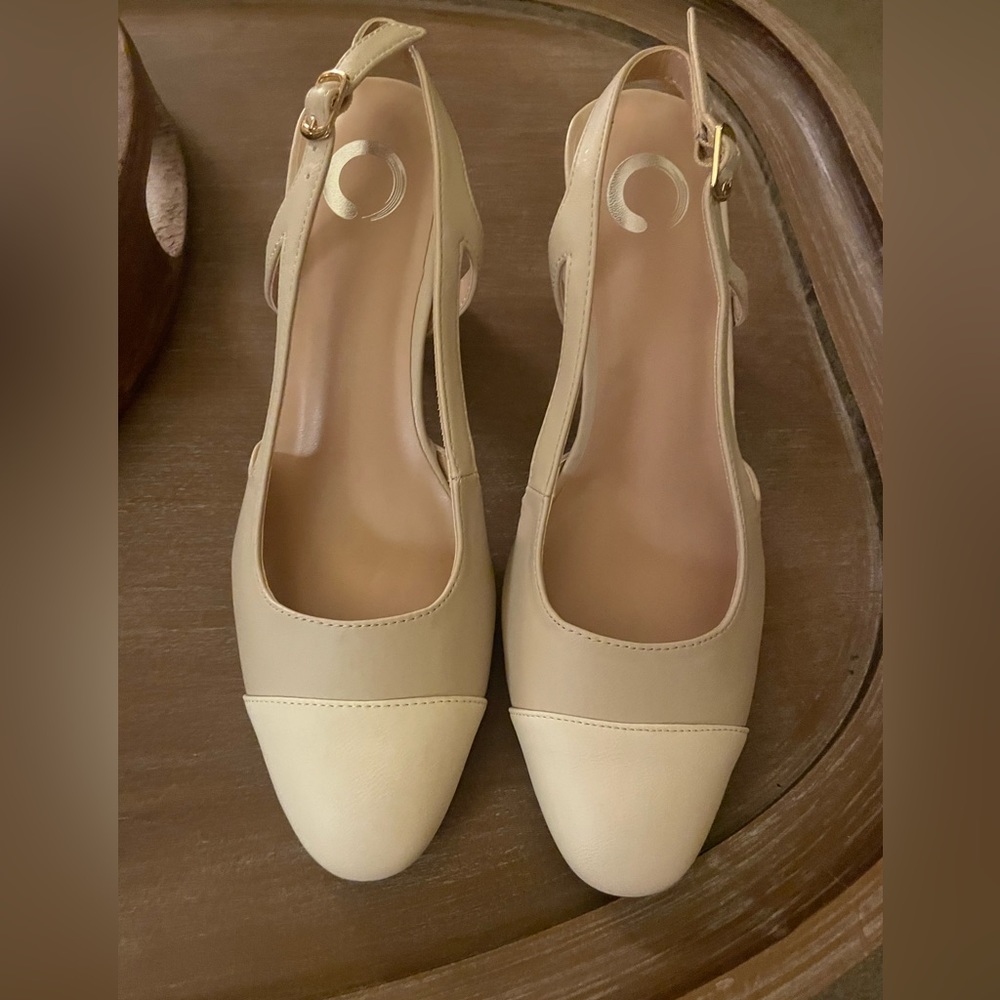 Journee Collection Womens Reign Poinied
Toe Block heel pumps.